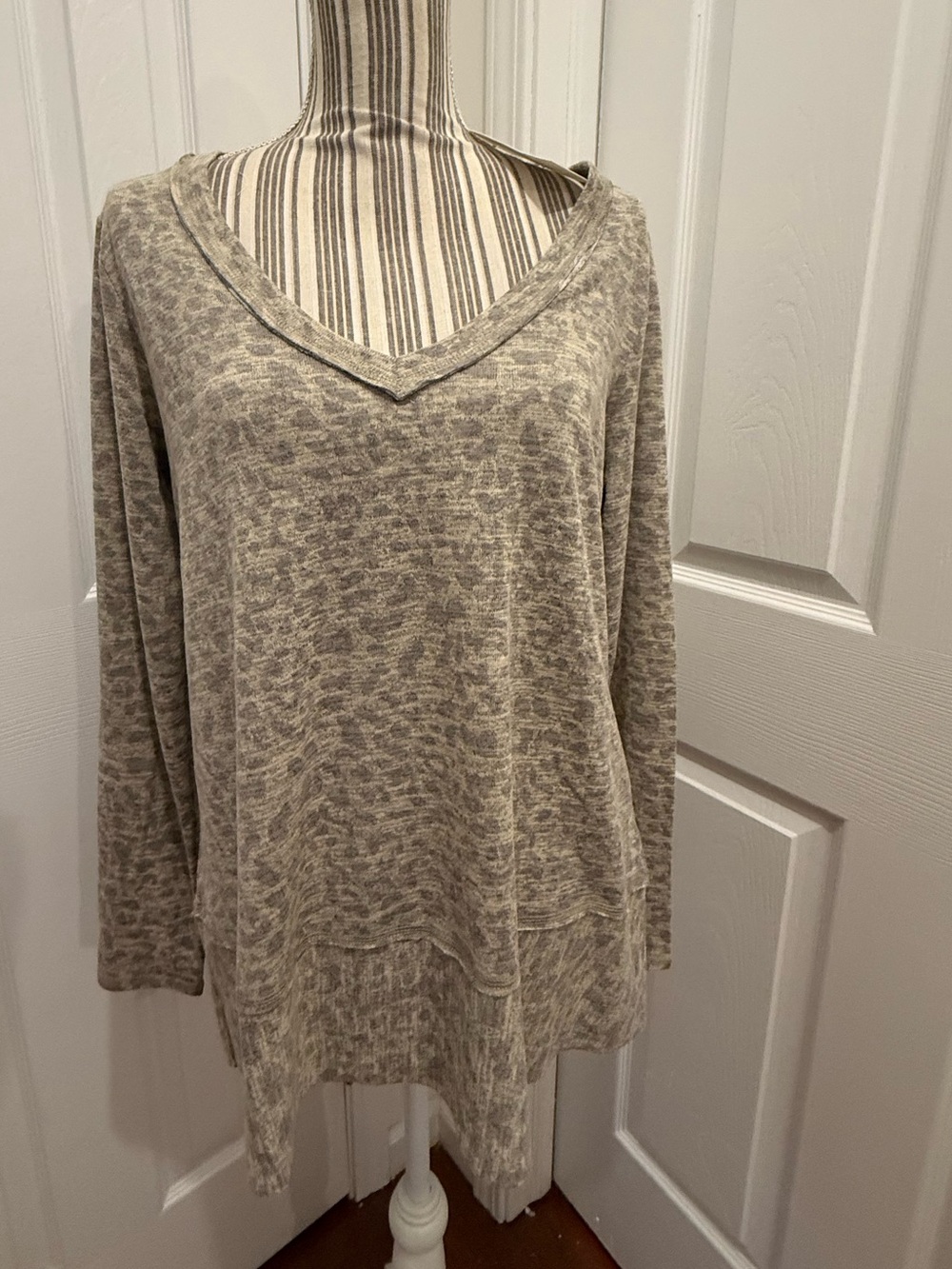 Grace and Lace Cozy Leopard Animal Print Women's V-Neck Light Sweater
